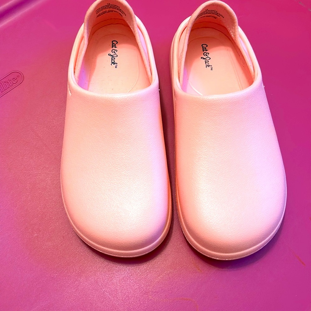 NWOT Cat & Jack water proof clog